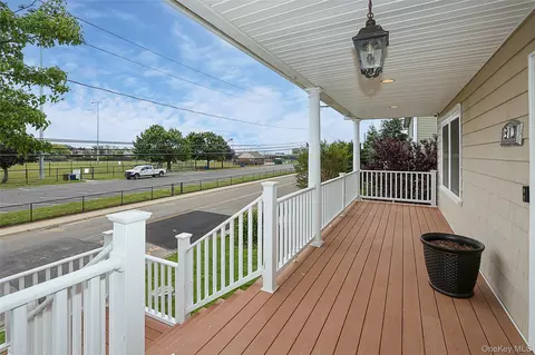 Exterior - 370 Rider Ave, Patchogue, NY 11772 photo 4 of 14