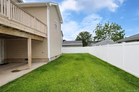 Exterior - 370 Rider Ave, Patchogue, NY 11772 photo 7 of 14