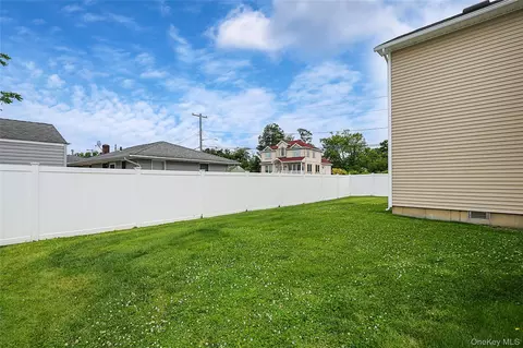 Exterior - 370 Rider Ave, Patchogue, NY 11772 photo 11 of 14
