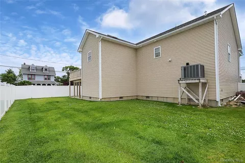 Exterior - 370 Rider Ave, Patchogue, NY 11772 photo 9 of 14