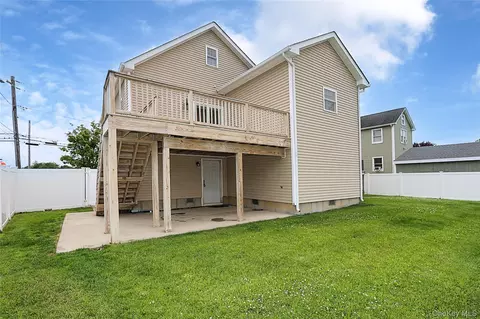 Exterior - 370 Rider Ave, Patchogue, NY 11772 photo 8 of 14