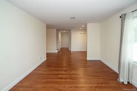 Living - 370 Rider Ave, Patchogue, NY 11772 photo 2 of 5