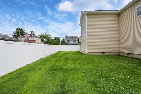 Exterior - 370 Rider Ave, Patchogue, NY 11772 photo 10 of 14