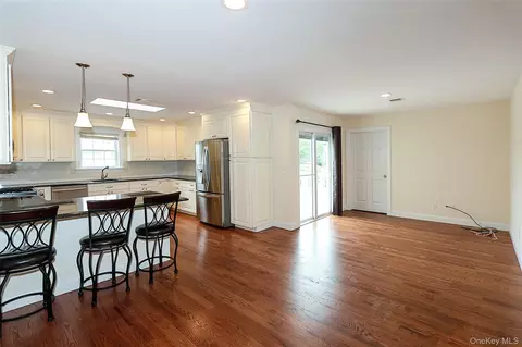 Living - 370 Rider Ave, Patchogue, NY 11772 photo 3 of 5