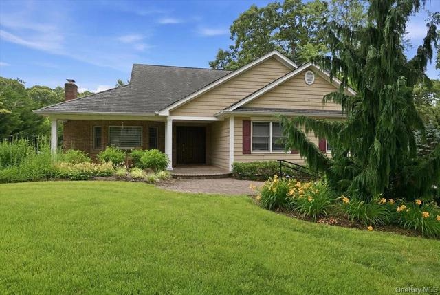 42 Mclane Dr, Dix Hills, NY 11746