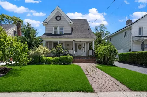 806 Miller Pl, Baldwin, NY 11510