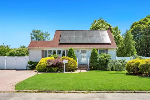 8 Wantagh Ave, East Islip, NY 11730