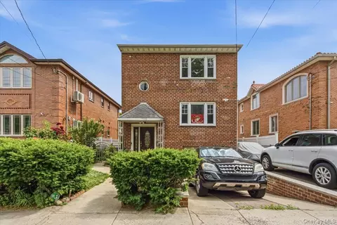 215-34 40th Ave, Bayside, NY 11361