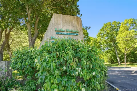 200 Lake Pointe Cir #200, Middle Island, NY 11953