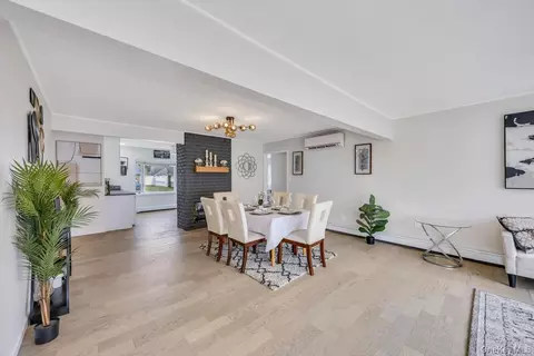 17 Skylark Ln, Levittown, NY 11756