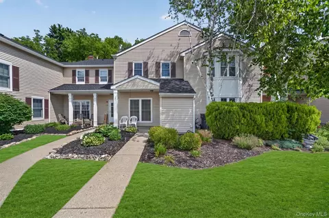 141 Villagegreen Ct, Warwick, NY 10990