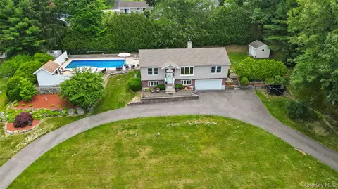 26 Pugsley Pkwy, Cortlandt, NY 10567