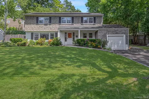 28 Harriet Ln, Huntington, NY 11743
