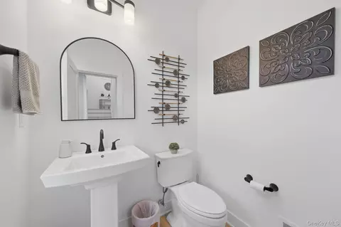Bath - 4048 Chestnut Ridge Rd, Fishkill, NY 12524 photo 1 of 4