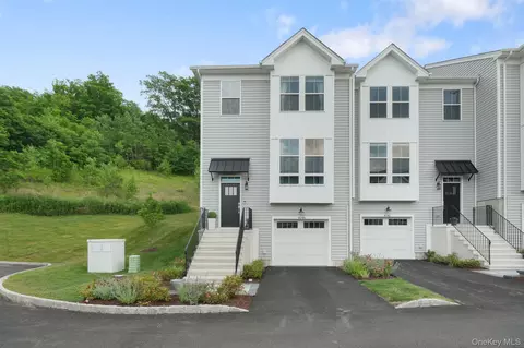 Exterior - 4048 Chestnut Ridge Rd, Fishkill, NY 12524 photo 2 of 6