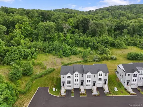 View/Area - 4048 Chestnut Ridge Rd, Fishkill, NY 12524 photo 1 of 1