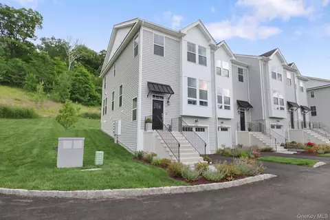 Exterior - 4048 Chestnut Ridge Rd, Fishkill, NY 12524 photo 3 of 6