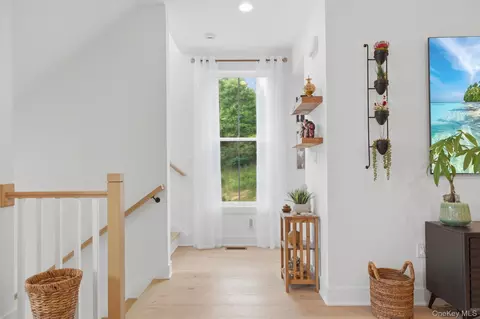 Entry Way - 4048 Chestnut Ridge Rd, Fishkill, NY 12524 photo 4 of 13