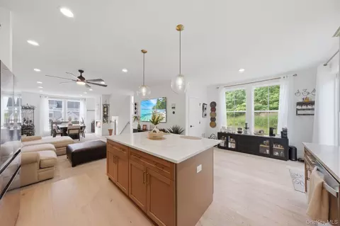 Entry Way - 4048 Chestnut Ridge Rd, Fishkill, NY 12524 photo 8 of 13