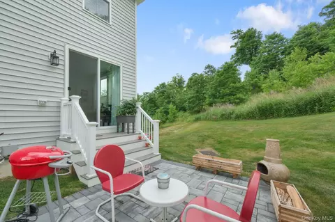 Exterior - 4048 Chestnut Ridge Rd, Fishkill, NY 12524 photo 5 of 6