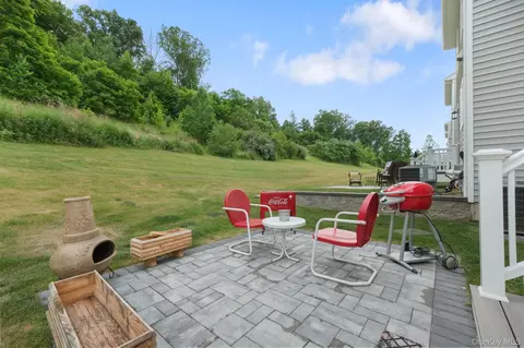Exterior - 4048 Chestnut Ridge Rd, Fishkill, NY 12524 photo 4 of 6