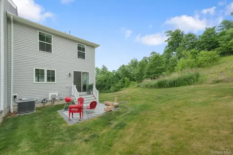 Exterior - 4048 Chestnut Ridge Rd, Fishkill, NY 12524 photo 6 of 6