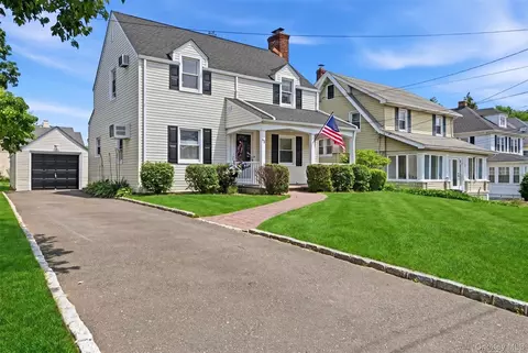 63 Andrew St, North Hempstead, NY 11030