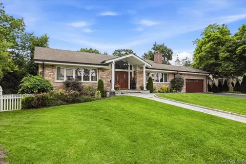 1 Interlaken Dr, Eastchester, NY 10709