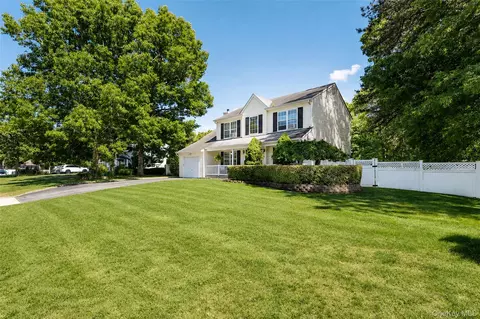 4 Redbud Ct, Middle Island, NY 11953