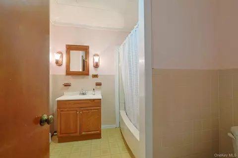 Bath - 37 Algernon St, Cornwall, NY 12518 photo 1 of 1
