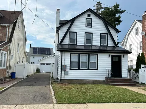 109 Leverich St, Hempstead, NY 11550