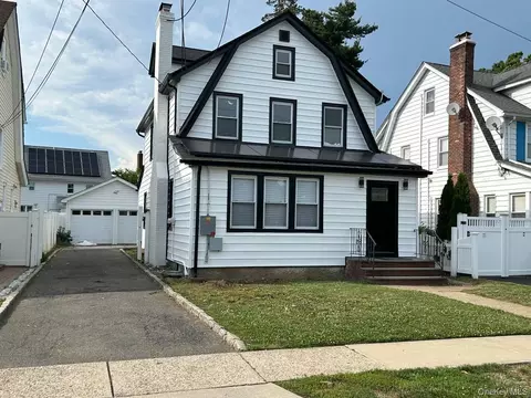 109 Leverich St, Hempstead, NY 11550