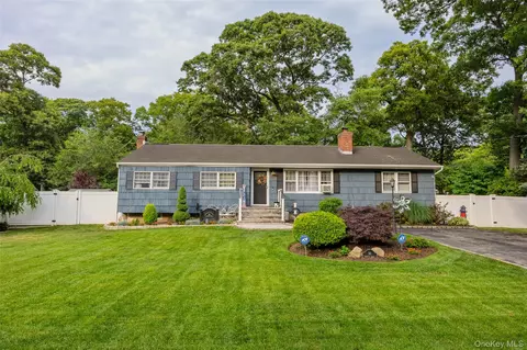 30 Marbeth Cir, Miller Place, NY 11764