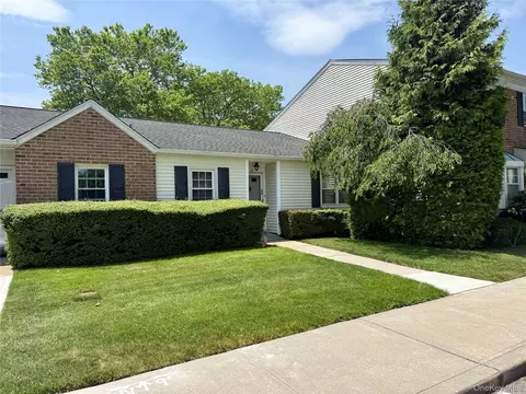 26 Harbor Rd N, Amityville, NY 11701