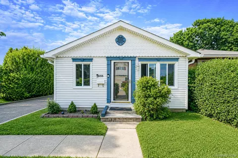 535 Outlook Ave, West Babylon, NY 11704
