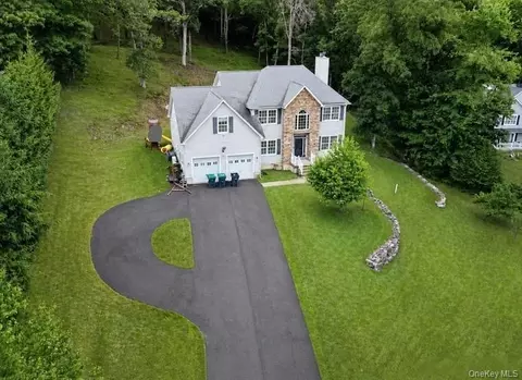 14 Apple Hill Dr, Highland Mills, NY 10930
