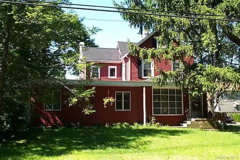 49 Red Ground Rd, North Hempstead, NY 11577