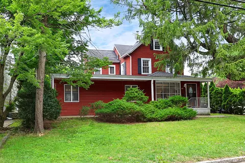 49 Red Ground Rd, North Hempstead, NY 11577