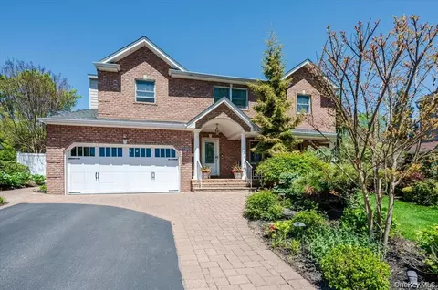 2539 Bradley Ct, Merrick, NY 11566