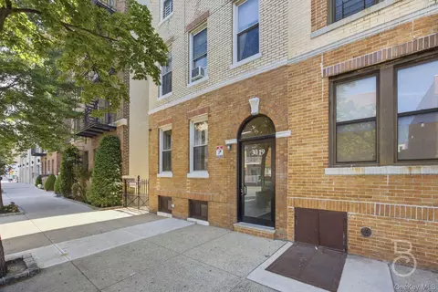 30-19 33rd St, New York, NY 11102