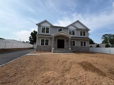 37 Church St, Syosset, NY 11791