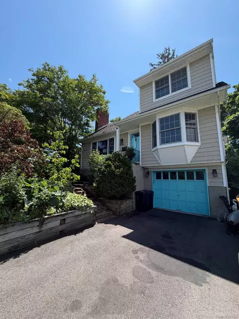 4 Beach Ave, Northport, NY 11768