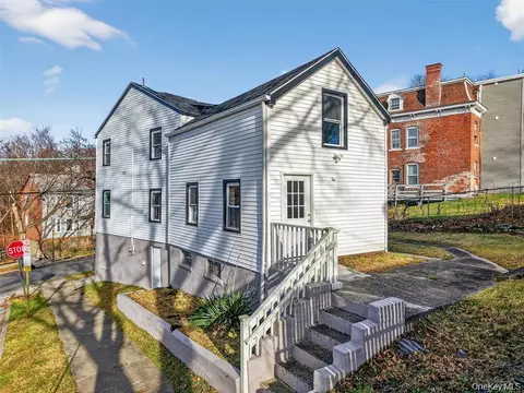 27 Spruce St, Poughkeepsie, NY 12601
