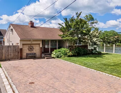 34 Cape Rd, Amity Harbor, NY 11701