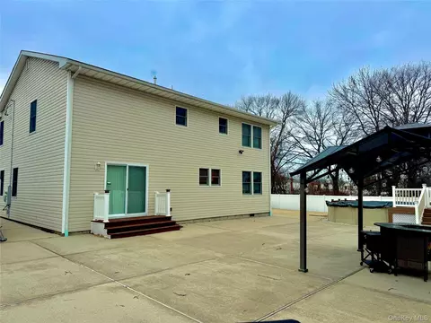 Other - 285 Daniel St, Lindenhurst, NY 11757 photo 2 of 5