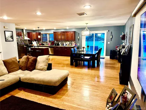 Other - 285 Daniel St, Lindenhurst, NY 11757 photo 3 of 5