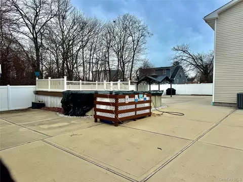 Other - 285 Daniel St, Lindenhurst, NY 11757 photo 1 of 5