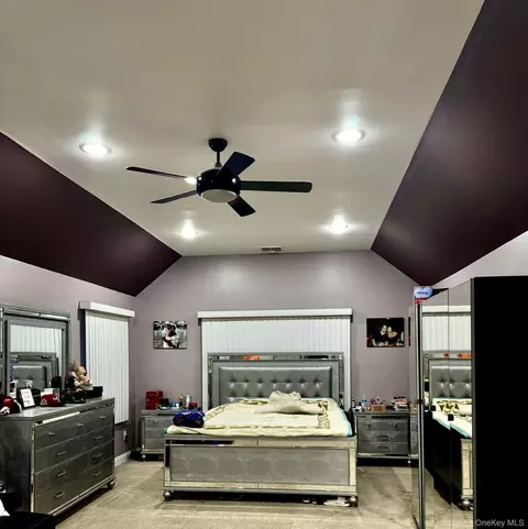 Bedroom - 285 Daniel St, Lindenhurst, NY 11757 photo 1 of 1