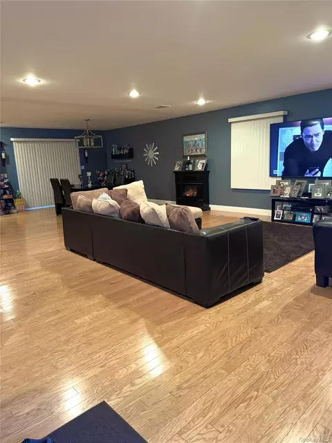 Living - 285 Daniel St, Lindenhurst, NY 11757 photo 2 of 2