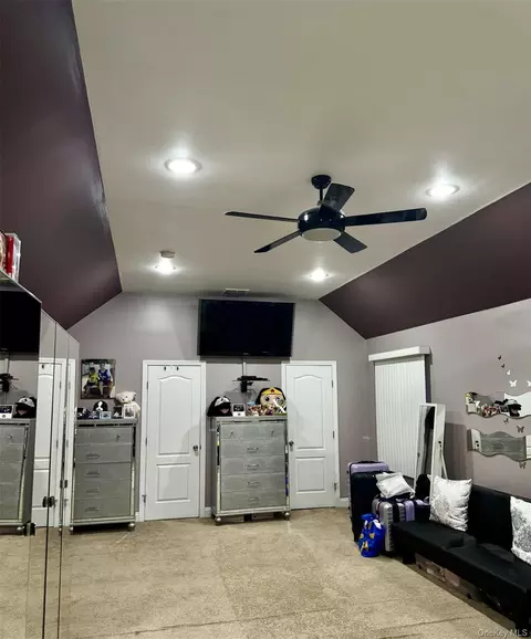Entry Way - 285 Daniel St, Lindenhurst, NY 11757 photo 1 of 1
